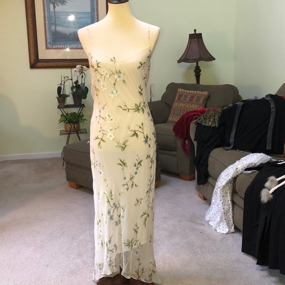 Light summer time dress in perfect condition